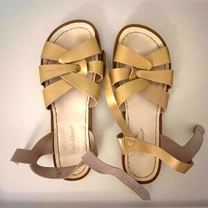 Gold Saltwater Sandals - size 8